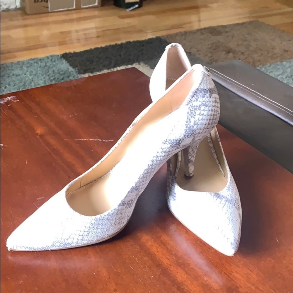 Beautiful Michael Kors healed shoe